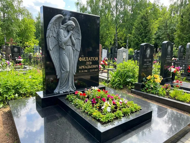 Памятник с барельефом — выполненная работа 31 в Ростове-на-Дону