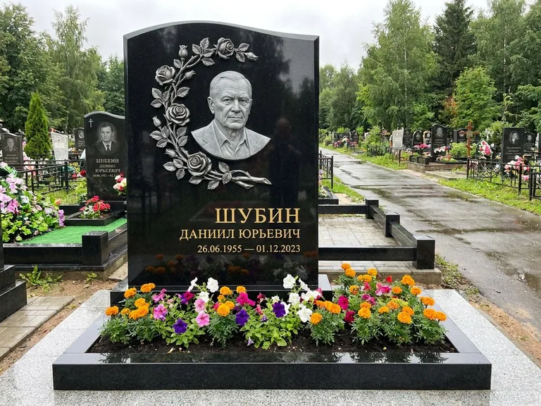 Памятник с барельефом — выполненная работа 34 в Ростове-на-Дону