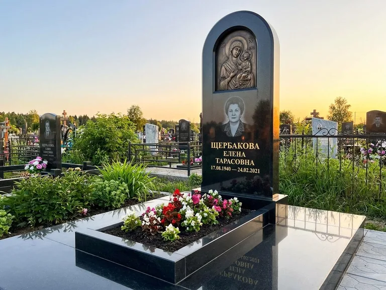 Памятник с барельефом — выполненная работа 35 в Ростове-на-Дону