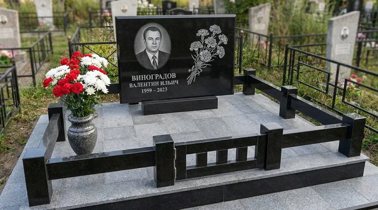 Памятник с гравировкой гвоздик — выполненная работа «Виноградов» в Ростове-на-Дону