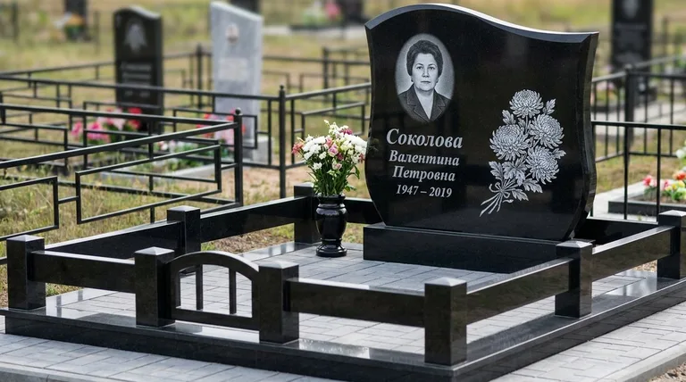Памятник с гравировкой хризантем — выполненная работа «Соколова» в Ростове-на-Дону