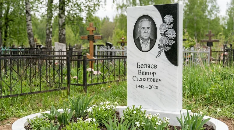 Памятник с гравировкой хризантем — выполненная работа «Беляев» в Ростове-на-Дону