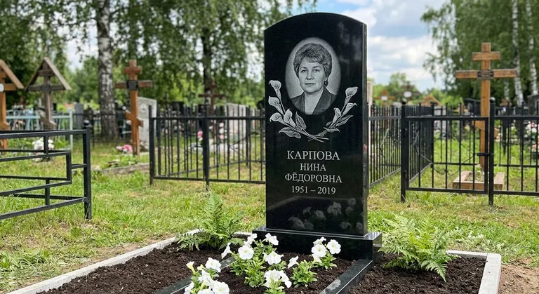 Памятник с гравировкой калл — выполненная работа «Карпова» в Ростове-на-Дону
