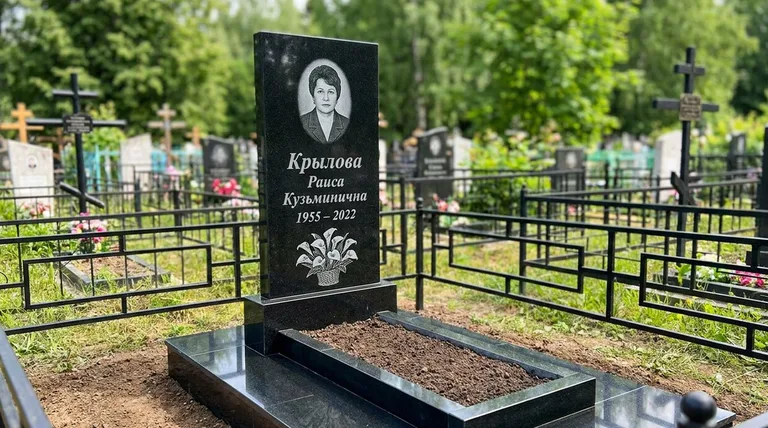 Памятник с гравировкой калл — выполненная работа «Крылова» в Ростове-на-Дону