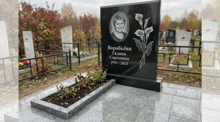 Памятник с гравировкой калл — выполненная работа «Воробьёва» в Ростове-на-Дону