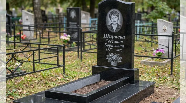 Памятник с гравировкой ландышей — выполненная работа «Ширяева» в Ростове-на-Дону