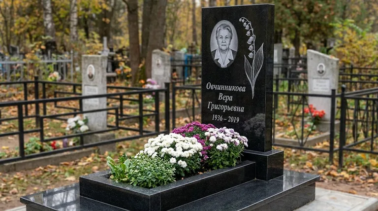Памятник с гравировкой ландышей — выполненная работа «Овчинникова» в Ростове-на-Дону