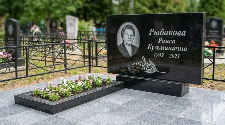 Памятник с гравировкой ландышей — выполненная работа «Рыбакова» в Ростове-на-Дону