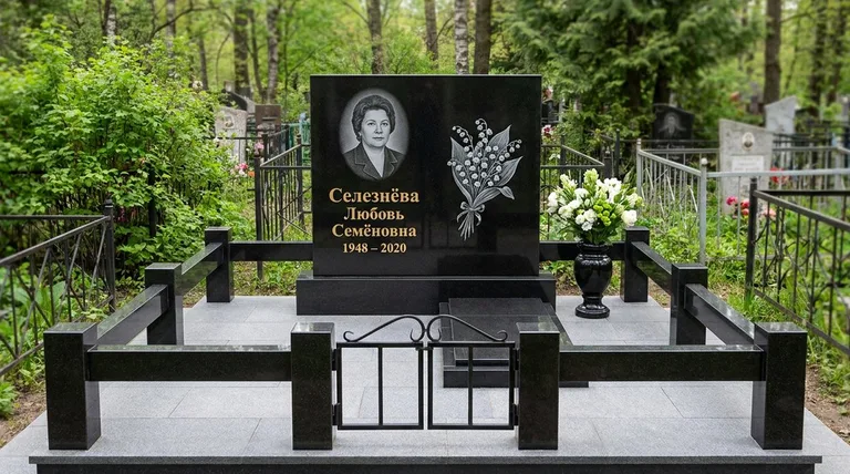 Памятник с гравировкой ландышей — выполненная работа «Селезнёва» в Ростове-на-Дону