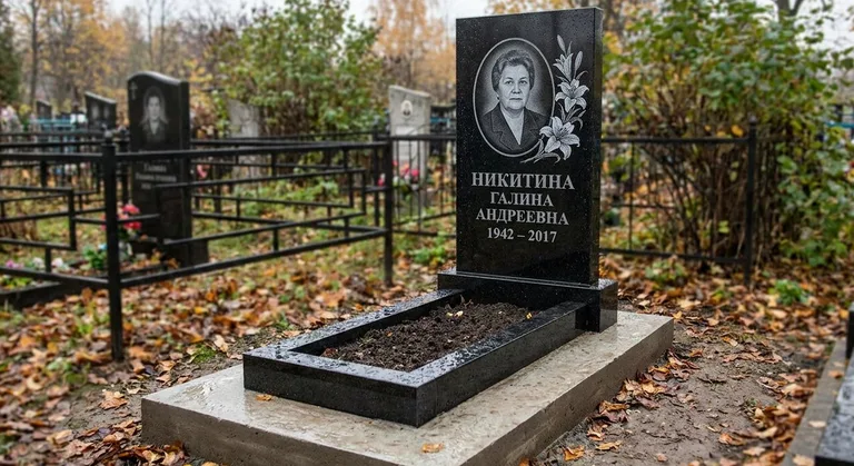 Памятник с гравировкой лилий — выполненная работа «Никитина» в Ростове-на-Дону
