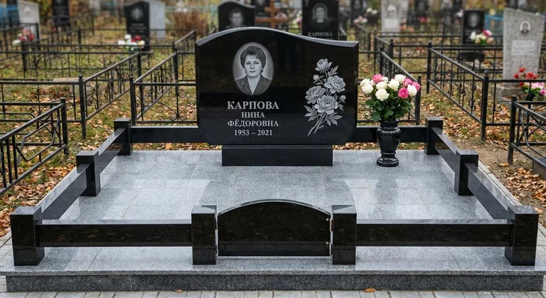 Памятник с гравировкой пионов — выполненная работа «Карпова» в Ростове-на-Дону