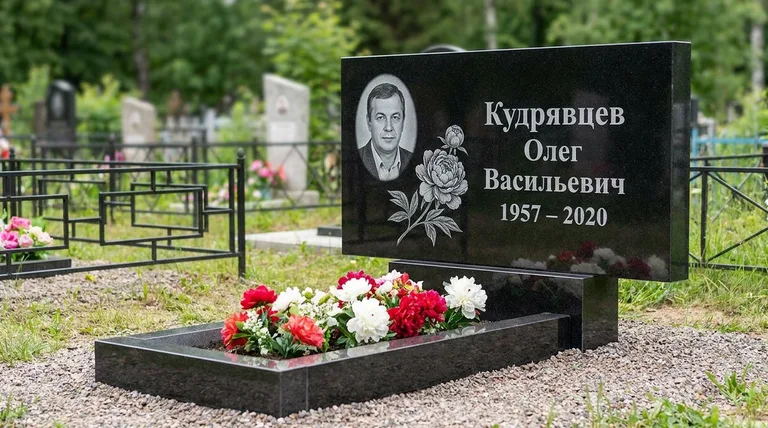 Памятник с гравировкой пионов — выполненная работа «Кудрявцев» в Ростове-на-Дону