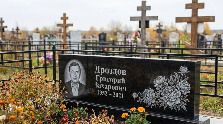 Памятник с гравировкой пионов — выполненная работа «Дроздов» в Ростове-на-Дону