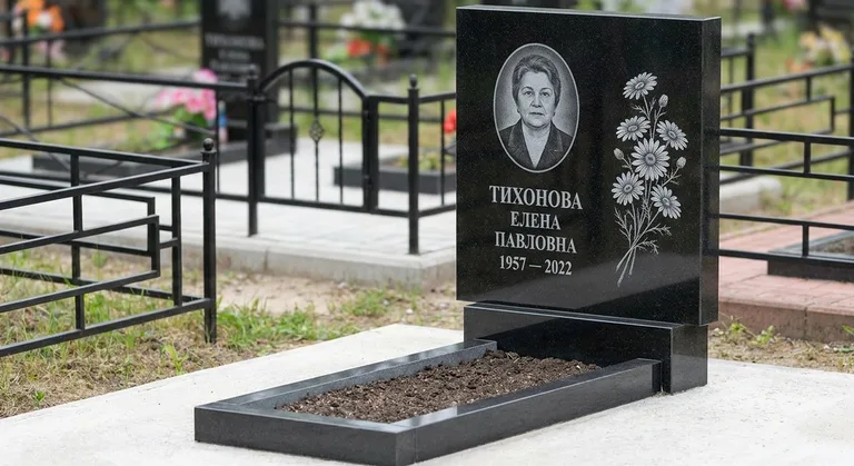 Памятник с гравировкой ромашек — выполненная работа «Тихонова» в Ростове-на-Дону