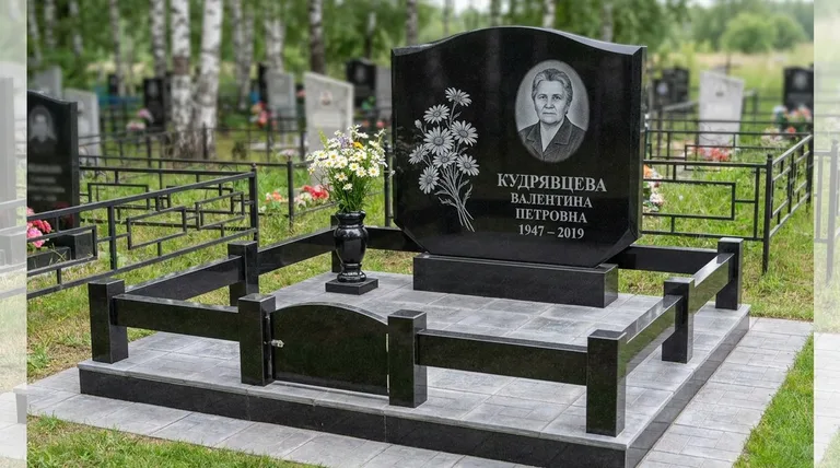 Памятник с гравировкой ромашек — выполненная работа «Кудрявцева» в Ростове-на-Дону