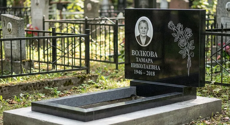 Памятник с гравировкой роз — выполненная работа «Волкова» в Ростове-на-Дону