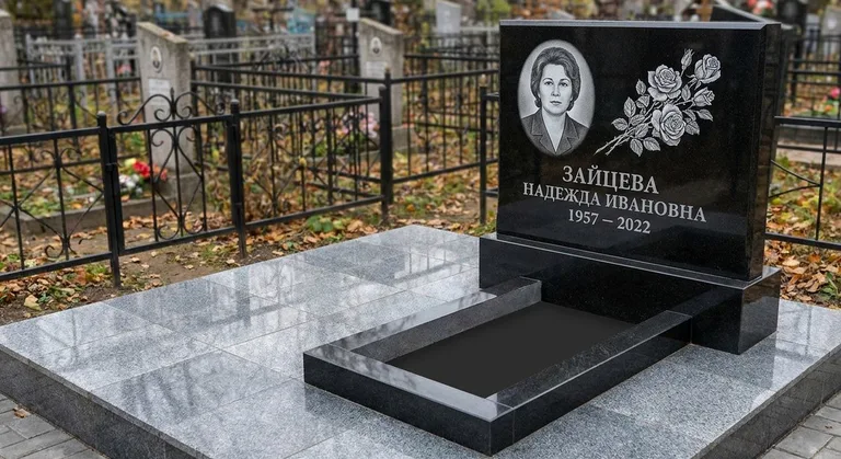Памятник с гравировкой роз — выполненная работа «Зайцева» в Ростове-на-Дону