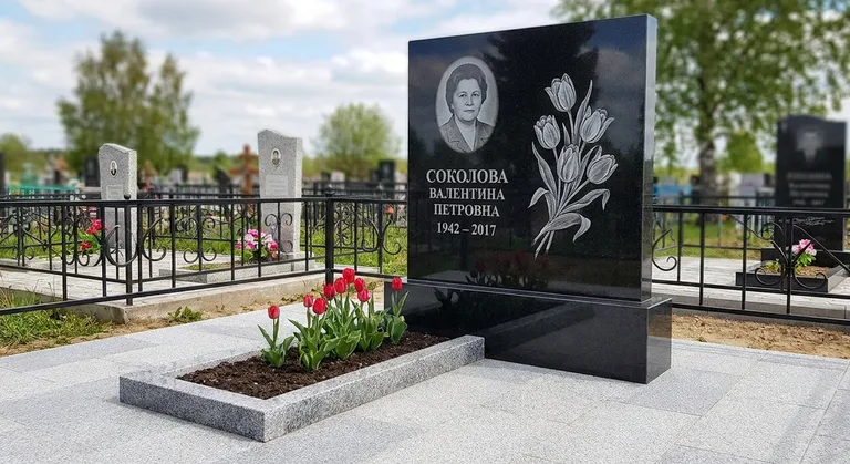 Памятник с гравировкой тюльпанов — выполненная работа «Соколова» в Ростове-на-Дону