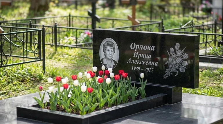 Памятник с гравировкой тюльпанов — выполненная работа «Орлова» в Ростове-на-Дону