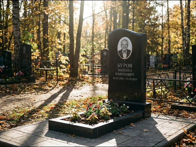 Овальный керамический портрет — установленная работа в Ростове-на-Дону