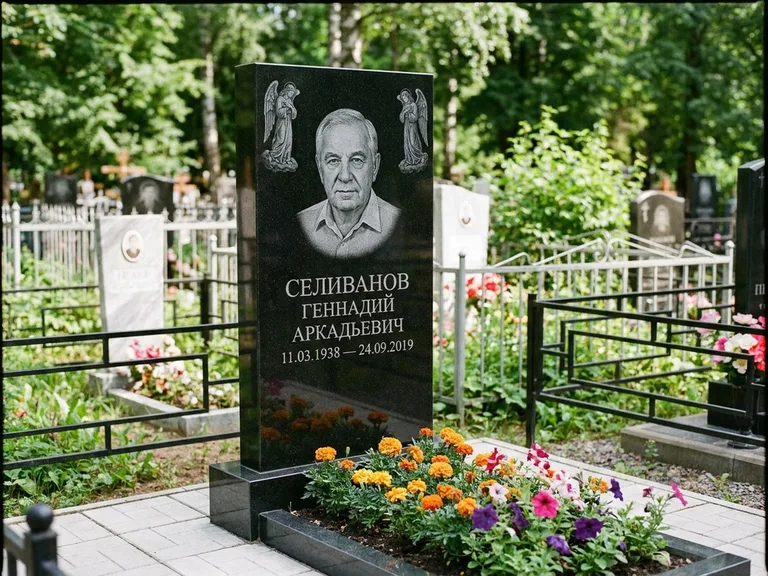 Памятник с гравировкой ангела — гравировка двух ангелов по сторонам портрета, работа «Селиванов» в Ростове-на-Дону