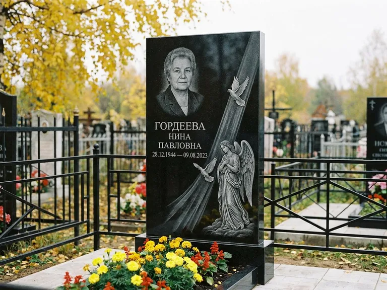 Памятник с гравировкой ангела — гравировка ангела с голубем по диагонали стелы, работа «Гордеева» в Ростове-на-Дону
