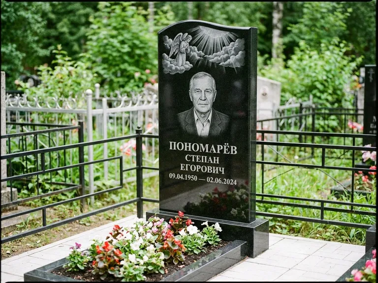 Памятник с гравировкой ангела — гравировка ангела-хранителя сбоку от портрета, работа «Лобанова» в Ростове-на-Дону