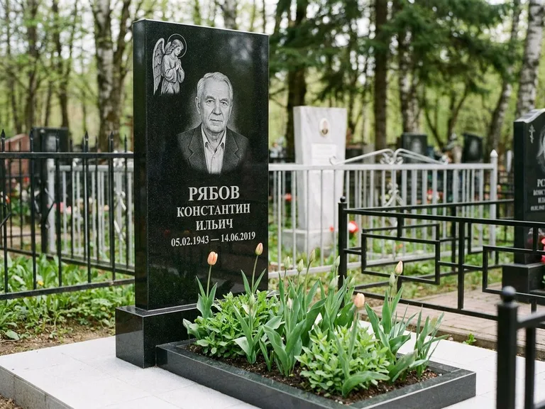 Памятник с гравировкой ангела — гравировка ангела с крестом рядом с эпитафией, работа «Фаддеев» в Ростове-на-Дону