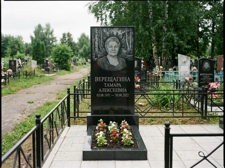 Памятник с гравировкой берёзы — гравировка берёзовой рощи в глубину, работа «Верещагина» в Ростове-на-Дону