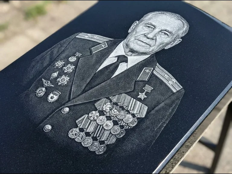 Гравировка фото на памятнике — военный / ветеран в Ростове-на-Дону