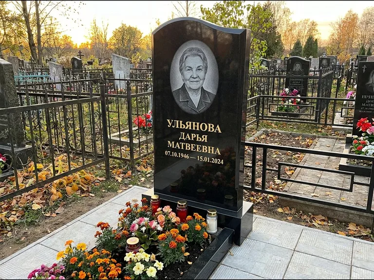 Гравировка портрета на чёрном граните — выполненная работа 12 в Ростове-на-Дону