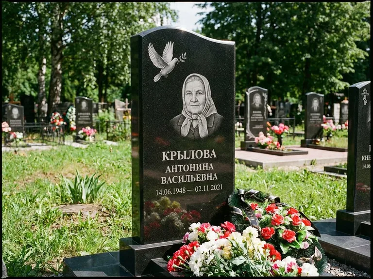 Памятник с гравировкой голубей — гравировка голубей, работа «Крылова» в Ростове-на-Дону