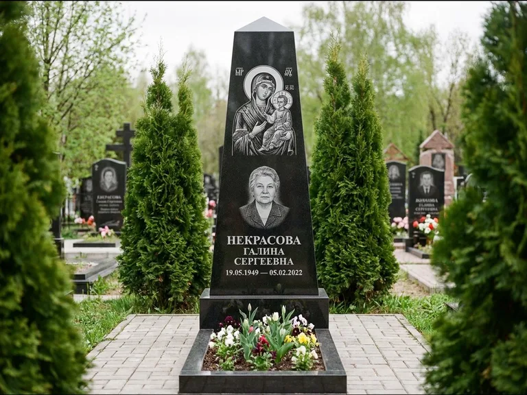 Памятник с гравировкой иконы — образ Николая Чудотворца, работа «Третьяков» в Ростове-на-Дону