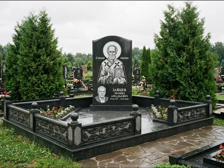 Памятник с гравировкой иконы: стела с гранитным столиком и скамьёй — Архангел Михаил на стеле, семейный участок с плиткой, работа «Верещагина» в Ростове-на-Дону