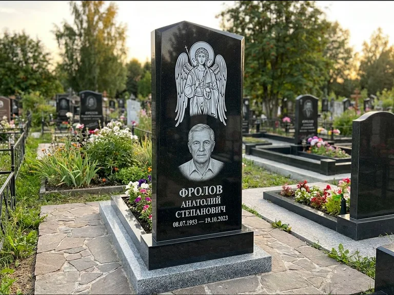 Памятник с гравировкой иконы — Владимирская икона Божией Матери с Младенцем, работа «Мельникова» в Ростове-на-Дону
