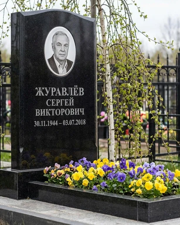 Вертикальный памятник под ключ с православным крестом в Ростове-на-Дону