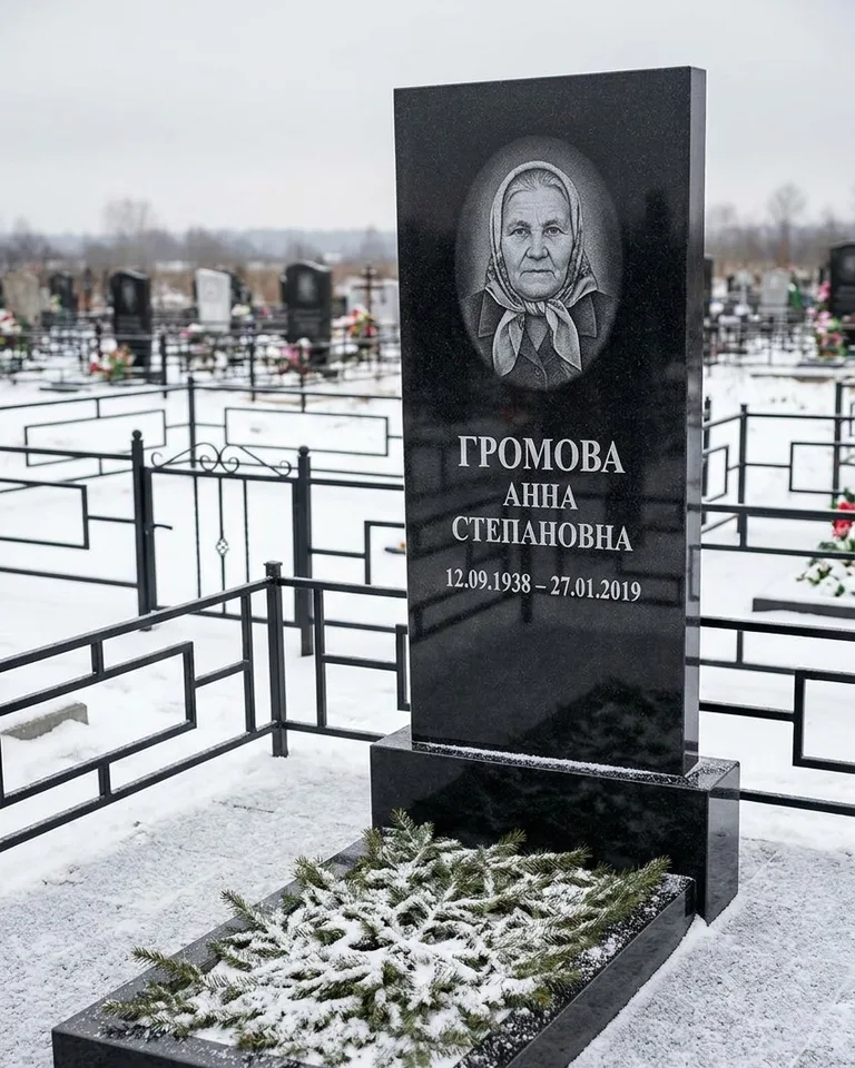 Простой вертикальный памятник под ключ зимой в Ростове-на-Дону