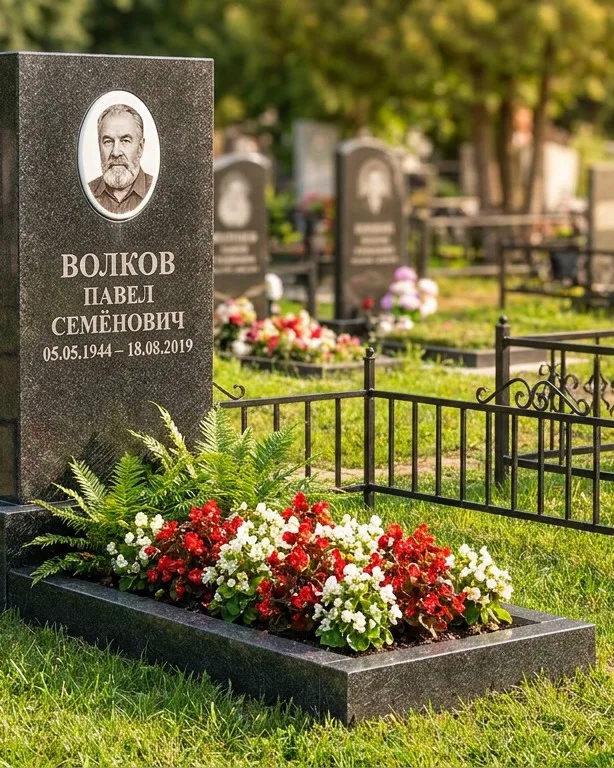 Тёмно-серый памятник под ключ с художественной гравировкой в Ростове-на-Дону