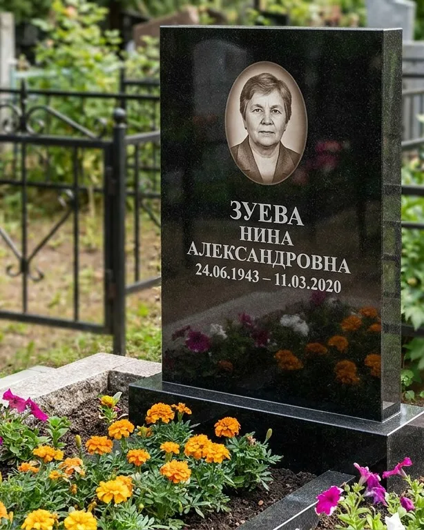 Горизонтальный чёрный гранитный памятник под ключ в Ростове-на-Дону