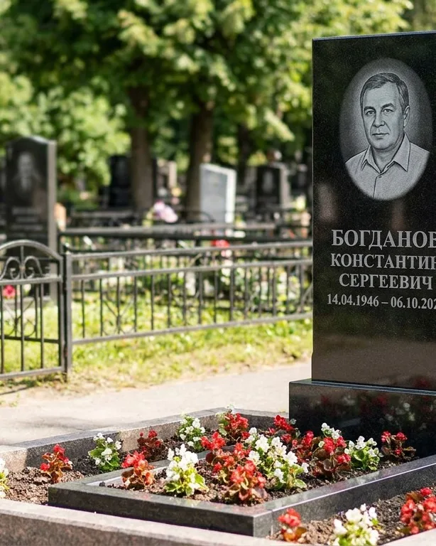 Низкий горизонтальный памятник под ключ с цветником в Ростове-на-Дону