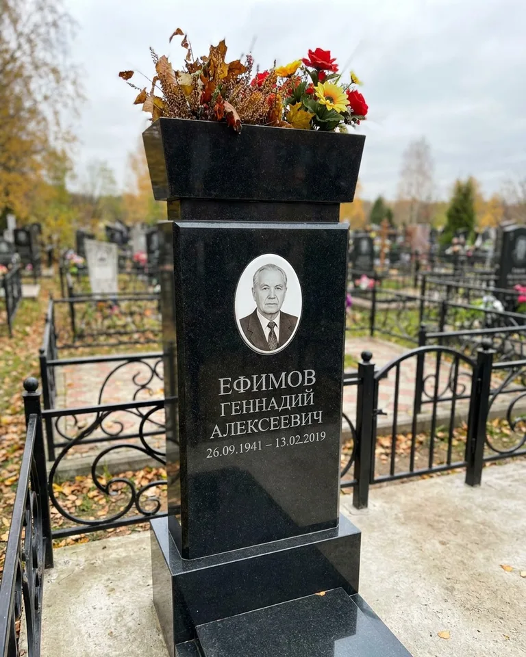 Двойной семейный памятник под ключ с портретами в Ростове-на-Дону