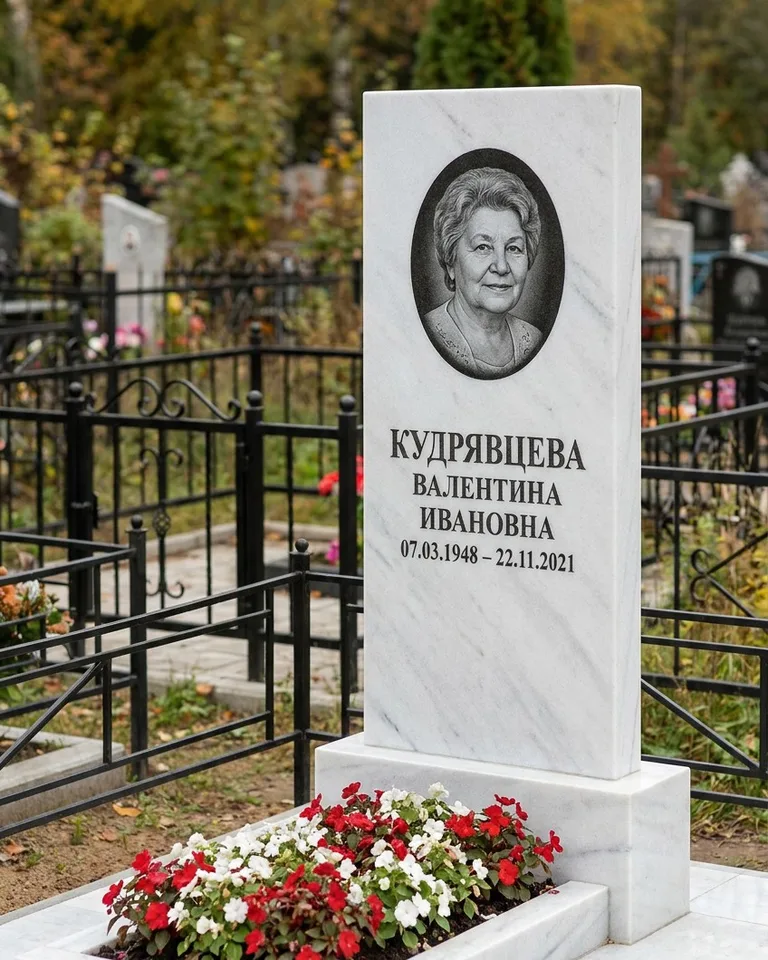 Двойной памятник под ключ с цоколем и плиткой в Ростове-на-Дону