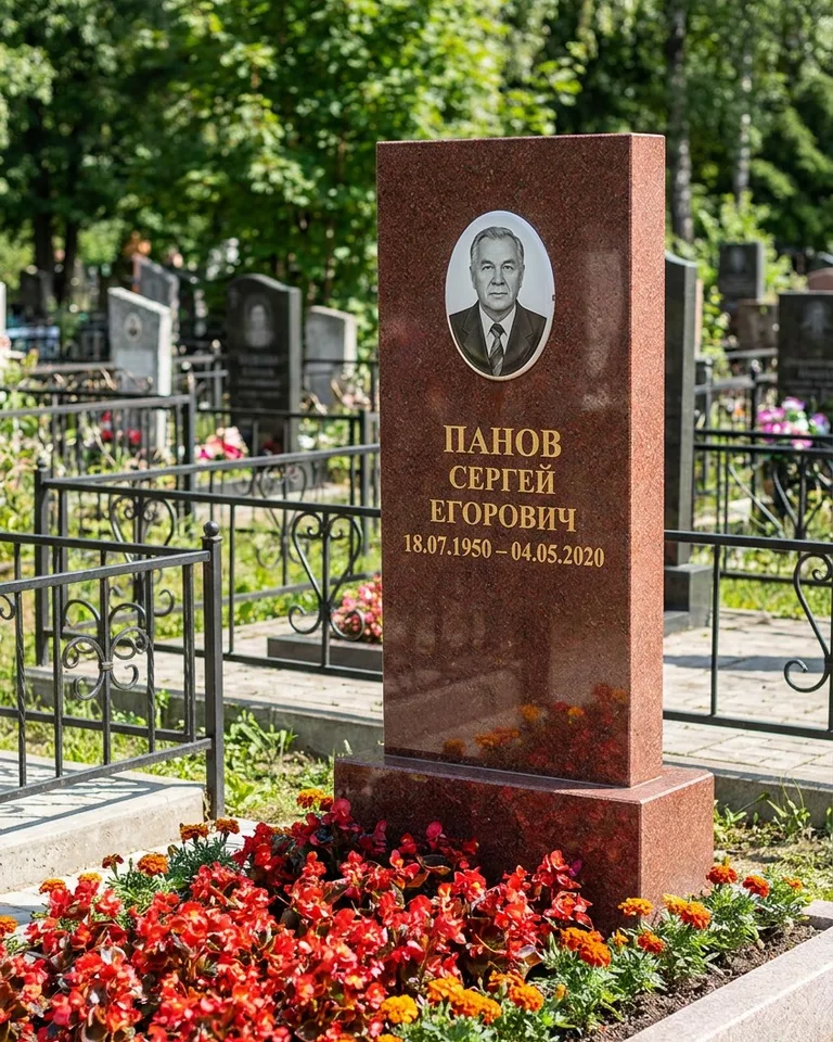 Двойной серый памятник под ключ с вазой в Ростове-на-Дону