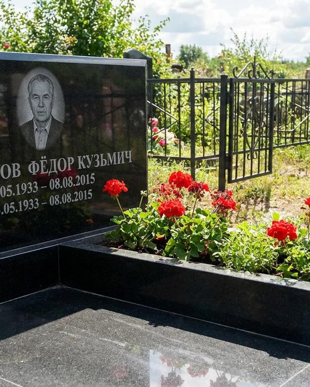Двойной памятник под ключ с крестом в Ростове-на-Дону