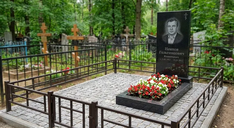 Памятник под ключ с цветником и благоустройством в Ростове-на-Дону