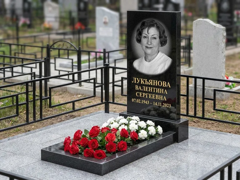 Портрет на памятнике в Ростове-на-Дону — Ч/б портрет → гравировка на стандартном комплексе