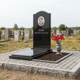 Полимерный памятник арочной формы