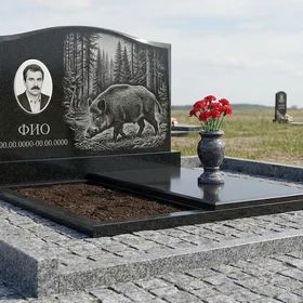 Гранитный памятник охотнику с аркой с двустволкой