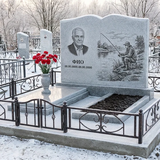 Гранитный памятник рыбаку в форме книги с рассветом на реке