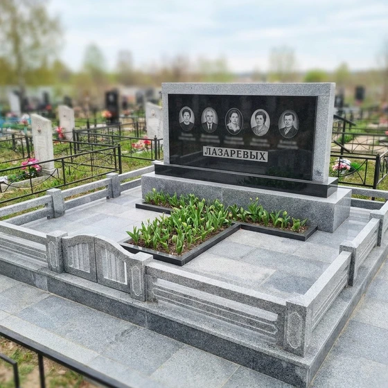 Семейный памятник из комбинированного гранита на пять человек